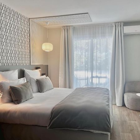 Le Prose Hotel Ла-Гранд-Мот Экстерьер фото