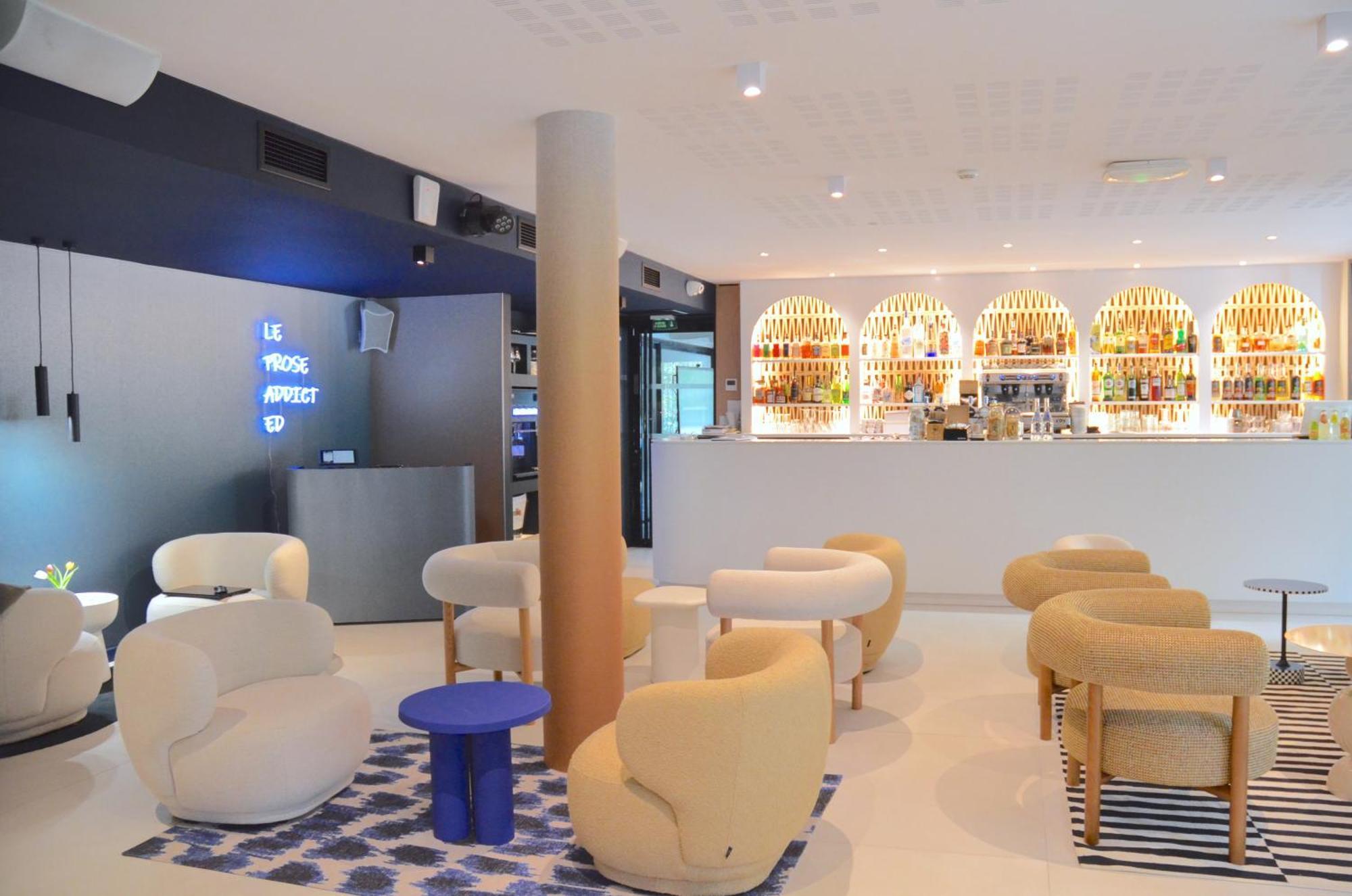 Le Prose Hotel Ла-Гранд-Мот Экстерьер фото