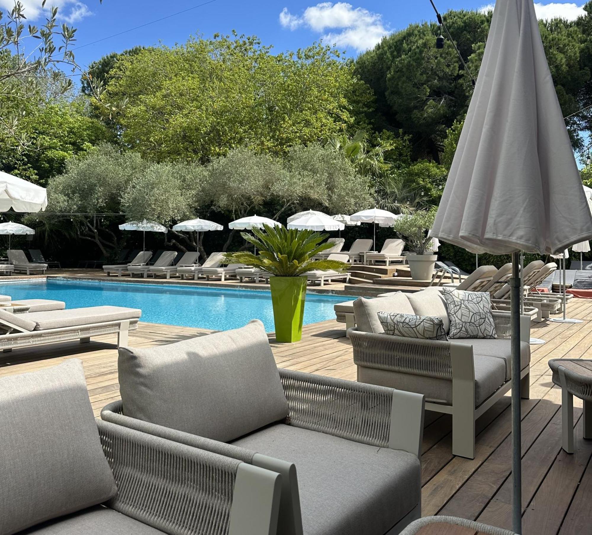 Le Prose Hotel Ла-Гранд-Мот Экстерьер фото