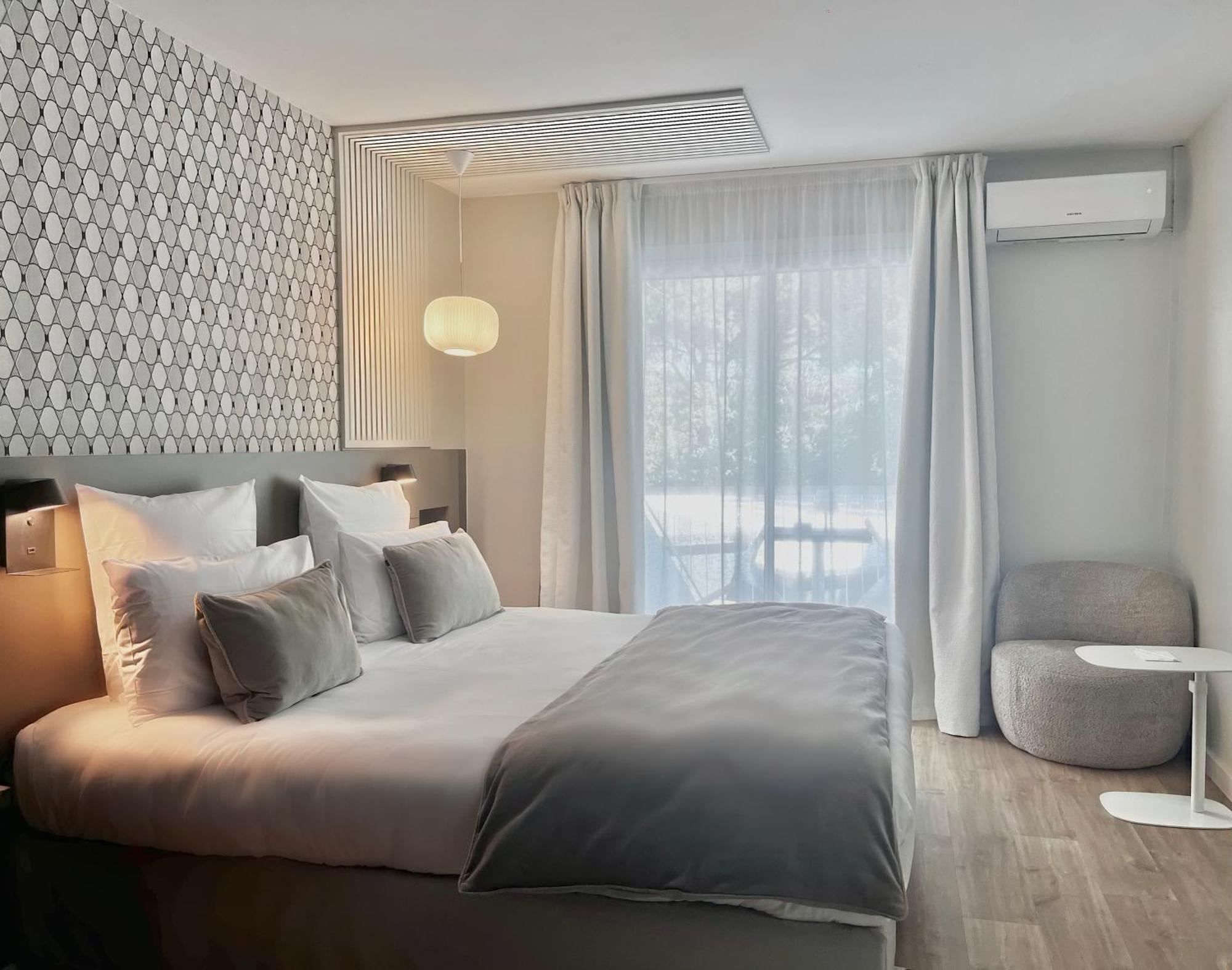 Le Prose Hotel Ла-Гранд-Мот Экстерьер фото