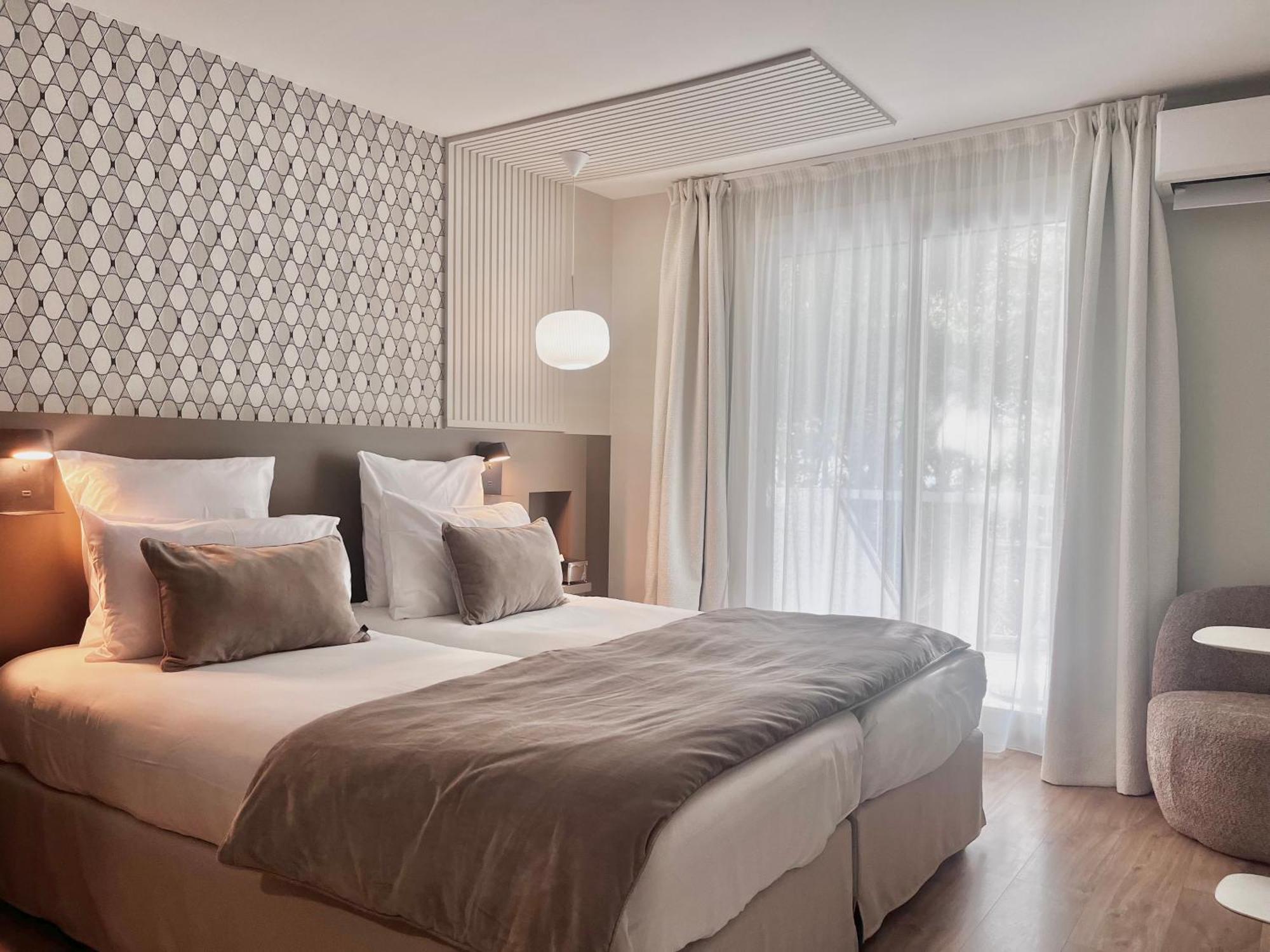 Le Prose Hotel Ла-Гранд-Мот Экстерьер фото